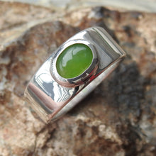 Load image into Gallery viewer, Australian Chrysoprase Ring