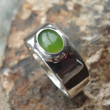 Load image into Gallery viewer, Australian Chrysoprase Ring