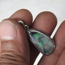 Load image into Gallery viewer, AUSTRALIAN OPAL PENDANT