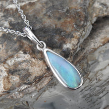 Load image into Gallery viewer, AUSTRALIAN OPAL PENDANT