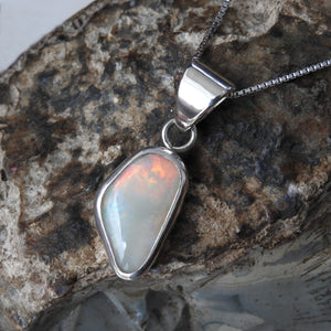 AUSTRALIAN OPAL PENDANT