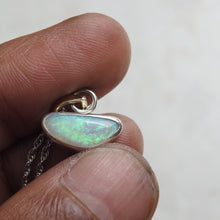 Load image into Gallery viewer, AUSTRALIAN OPAL PENDANT