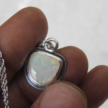 Load image into Gallery viewer, AUSTRALIAN OPAL PENDANT