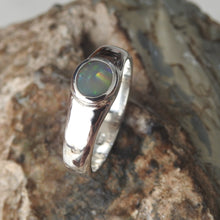 Load image into Gallery viewer, LIGHTNING RIDGE OPAL RING