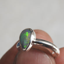 Load image into Gallery viewer, LIGHTNING RIDGE OPAL