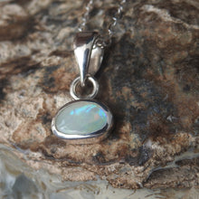 Load image into Gallery viewer, AUSTRALIAN OPAL PENDANT