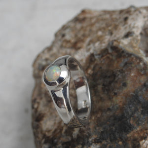 AUSTRALIAN OPAL RING