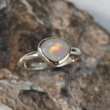 Load image into Gallery viewer, LIGHTNING RIDGE OPAL