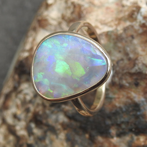 AUSTRALIAN OPAL RING