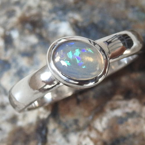 AUSTRALIAN CRYSTAL OPAL RING