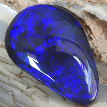 Load image into Gallery viewer, Lightning Ridge Solid Black Opal with Blue Color.