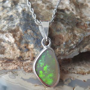 AUSTRALIAN OPAL PENDANT