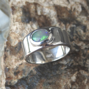 AUSTRALIAN OPAL RING