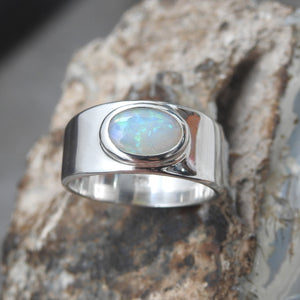 AUSTRALIAN OPAL RING