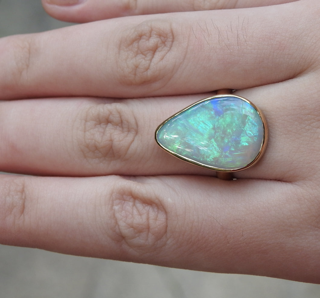 AUSTRALIAN OPAL RING