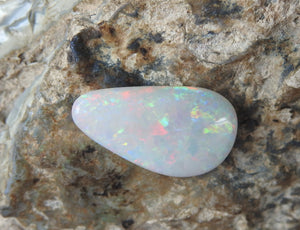 Lightning ridge opal