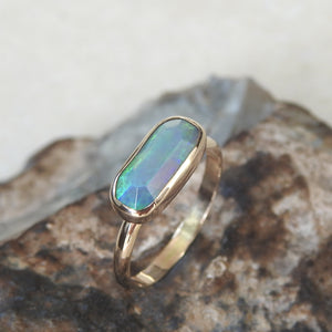 AUSTRALIAN OPAL RING