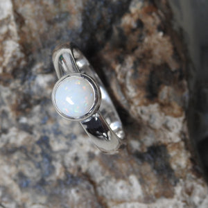 WHITE OPAL RING